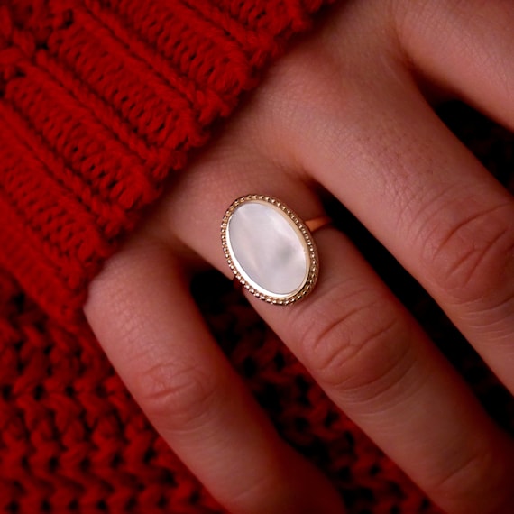 Bague plaqué or avec pierre de nacre naturelle ovale