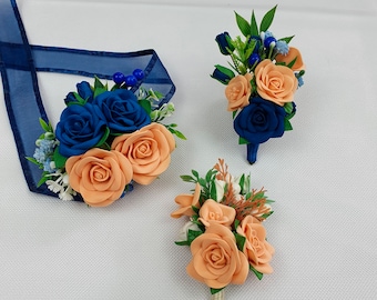 Navy wrist corsage Navy blue Boutonniere for men Beige Flower wrist corsage Wedding wrist corsage Navy beige bracelet Wrist corsage rose
