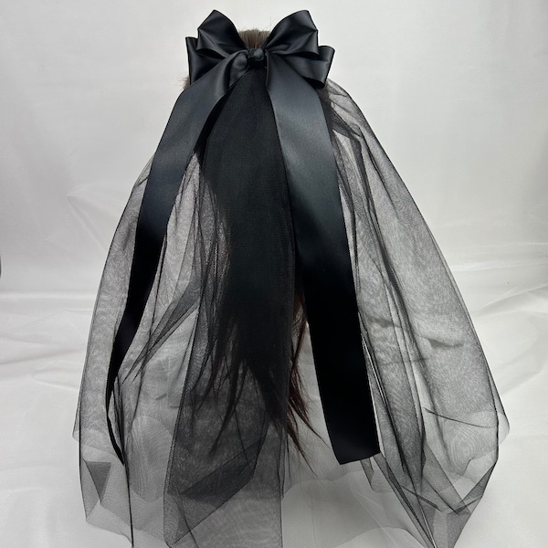 Bachelorette black veil witn bow Gothic bride to be headband Halloween party veil Spooky gothic bridal shower Bow veil Goth wedding Veil