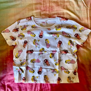 Camiseta corta con licencia oficial y estampado multidimensional de Pollon y Eros de edición limitada