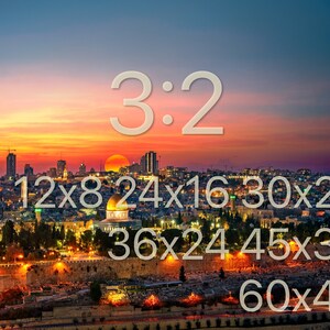 Puede incluir: Una vista panor&aacute;mica de un horizonte urbano al atardecer con un edificio con una c&uacute;pula dorada en primer plano. El texto "3:2" se superpone a la imagen, junto con varias relaciones de aspecto: 12x8, 24x16, 30x20, 36x24, 45x30 y 60x40.