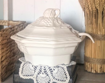 Vintage soup tureen; California pottery; white tureen