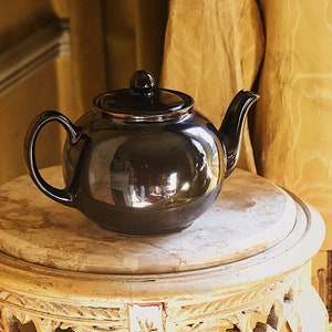 Traditional Brown Betty 6 cup teapot made by Heron Cross Pottery