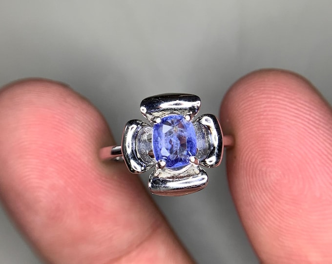 Sri Lankan Blue Sapphire Ring. Ladies Natural Blue Sapphire Ring . Sri Lankan Blue Sapphire In Ladies Flower Design Sterling Silver Ring.