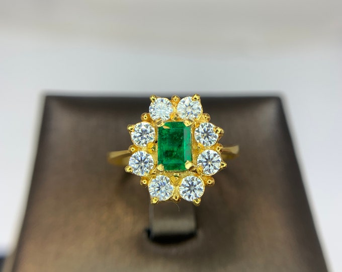 Natural Emerald Gold Ring. Emerald Ring . Emerald 18k Gold Ring . Emerald With Moissanite . Ladies Emerald Gold Ring .