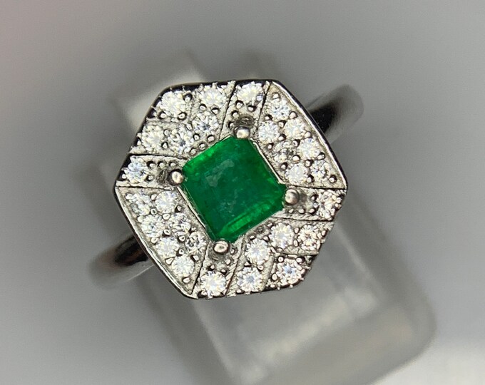 Emerald Ring. Natural Emerald Ring . Certified Ladies Emerald Ring. Womens Emerald Ring . ladies Emerald Silver Ring. Emerlad Jewellery.