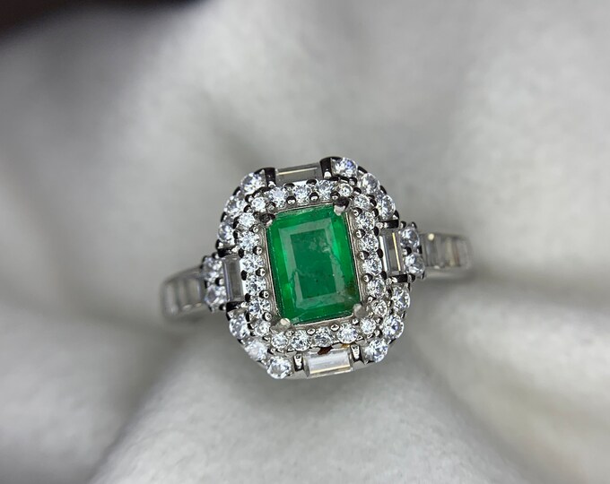 Natural Emerald Ring. Natural Emerald Ladies Ring . Vivid Green Ladies Emerald Ring . Womens Emerald Jewellery.  Natural Green Emerald Ring