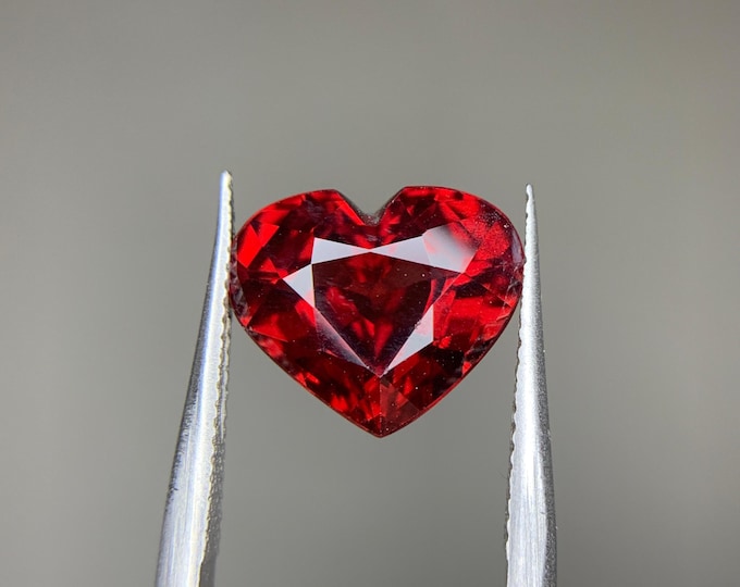 Natural 4.65 Ct Heart-Shaped Rhodolite Garnet – Blood Red Gem from Tanzania | Loose Collector’s Stone. Natural Gatnet Stone.