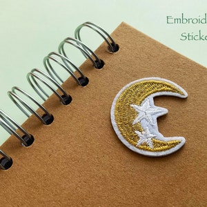 Adesivo con luna e stelle dorate in tessuto ricamato - Retro autoadesivo - Adesivi per laptop Tema cielo notturno - 3,8 cm x 3,4 cm