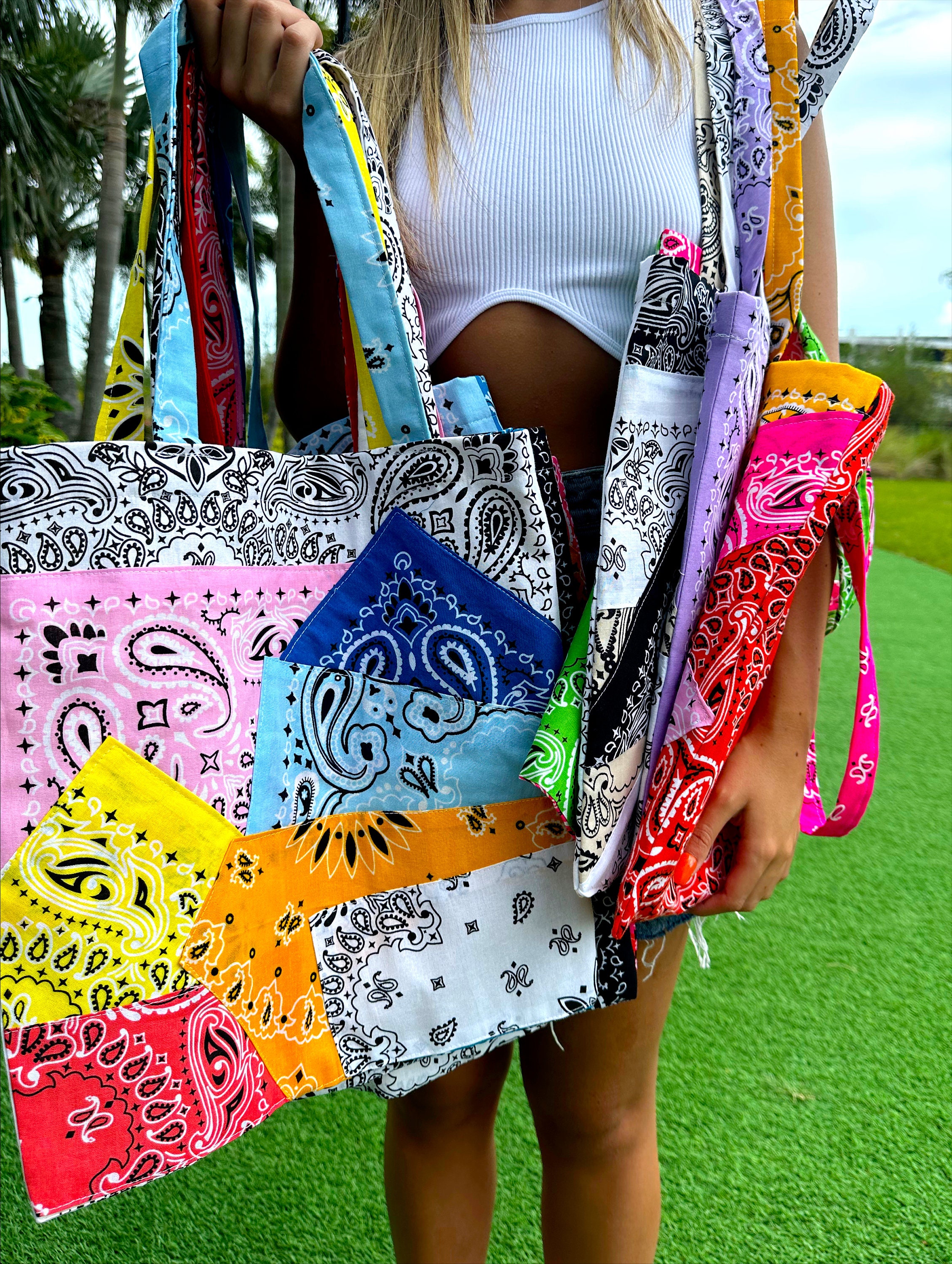 【LeSportsac】Bandana White Small Chain Quilt Tote Bag 1485 LeSportsac Bandana White Small Chain Quilt Tote - White