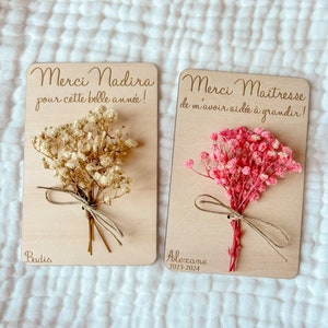 Carte en bois personnalisée avec fleurs séchées stabilisées cadeau fin d’année pour maîtresse nounou atsem enseignant remerciement