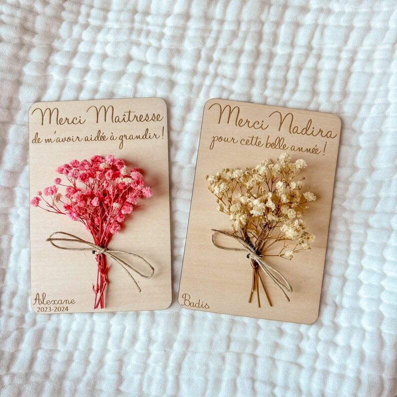 Carte en bois personnalisée avec fleurs séchées stabilisées cadeau fin d’année pour maîtresse nounou atsem enseignant remerciement image 6