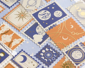 Cosmic Spark Stamps Sticker Sheet Pack mit Goldfolien-Details | Journal Sticker mit einem Planeten, Sternen, Monden und Sonnen Thema