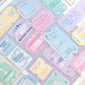 Starry Admissions Tickets Stickervelpakket met holografische foliedetails | Dagboekstickers met een pastelkleurig, gezellig thema voor toegangskaarten