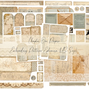Könnte beinhalten: Eine Sammlung von Ephemera im Vintage-Stil mit Stickmustern, Blumenillustrationen und handschriftlichen Skripten auf gealtertem Papier. Das Set enthält Anhänger, Umschläge und Etiketten mit Texten wie Chapter One Papers und Embroidery Patterns Ephemera US Size.