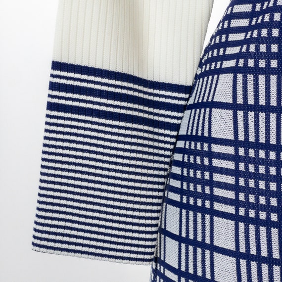 Vintage 1960s Knit Dress, Blue and White Plaid Mo… - image 5