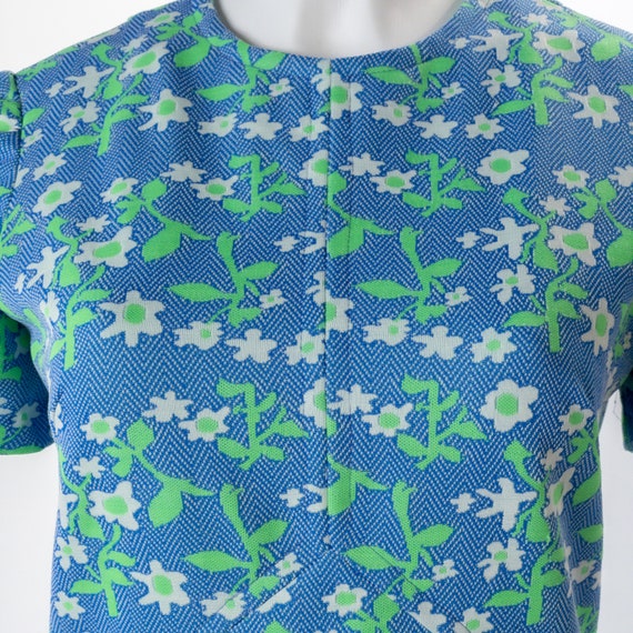 Vintage 1960s Mod Sundress, Blue Daisy Print Shif… - image 4