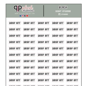 Könnte beinhalten: Ein Bogen mit 70 schwarzen Schrift-Stickern, auf denen in weiß "DROP OFF" steht. Die Sticker sind auf weißem Hintergrund mit grauem Rand. Oben auf dem Bogen steht der Text "BLACK SCRIPT STICKERS 70 STICKERS".