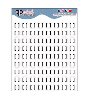 Puede incluir: Una hoja de papel adhesivo blanco con 40 pegatinas cuadradas negras. Las pegatinas están dispuestas en 10 filas de 4 pegatinas cada una. Las pegatinas están en blanco y se pueden usar para etiquetar, organizar o decorar.