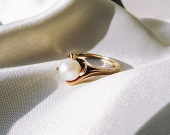 Vintage KIMBERLY 10k Gold Ring With Pearl, Size 5.75, Vintage Engagement/Promise Ring