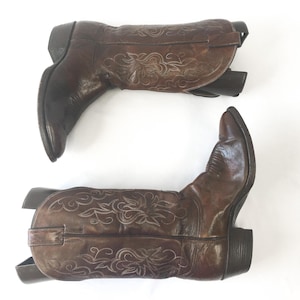 Vintage Justin Brown Leather Cowboy Boots with Cream Embroidery, Style #2555, Men&#39;s Sz. 9.5D, Vintage Western Boots