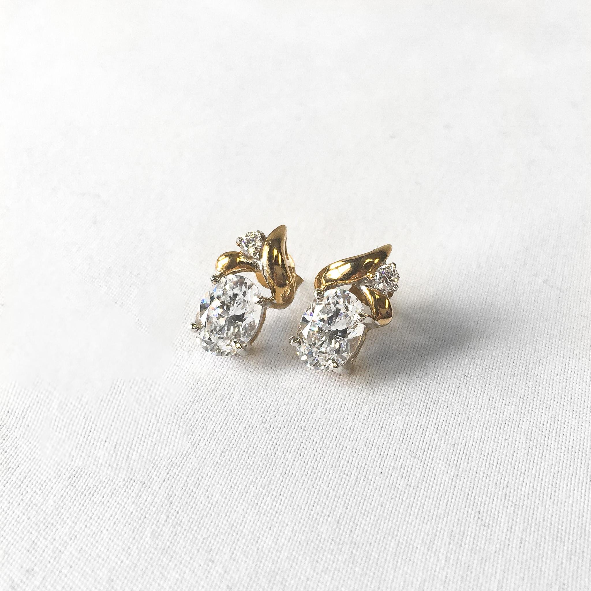10K Yellow Gold Cubic Zirconia Abstract Oval Stud Earrings, Simple Everyday Minimalist Elegant Stud Earrings