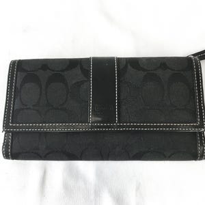 Cartera vintage Coach Signature de los años 00 con ribete de cuero y lona negra, bolso de mano tipo billetera Coach Y2K