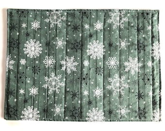 SET OF 4 VINTAGE GREEN CHRISTMAS SANTA CLAUS TAPESTRY TABLE LINEN PLACEMATS SET OF 4 VINTAGE GREEN CHRISTMAS SANTA CLAUS TAPESTRY TABLE LINEN PLACEMATS