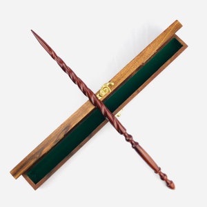 Witch and Wizard Wand in Real Wooden Display Box - Will O&#39;Wisp&#39;s Wand Emporium - Certificate of Authenticity (The Spellbinder)