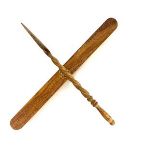 Witch and Wizard Wand in Real Wooden Display Box - Will O'Wisp's Wand Emporium - Certificate of Authenticity (The Sage)