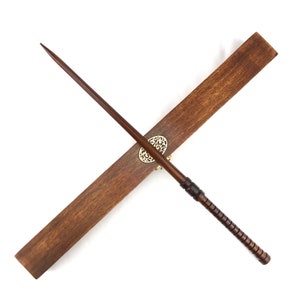 Witch and Wizard Wand in Real Wooden Display Box - Will O&#39;Wisp&#39;s Wand Emporium - Certificate of Authenticity (The Magus)