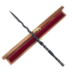 Witch and Wizard Wand in Real Wooden Display Box - Will O&#39;Wisp&#39;s Wand Emporium - Certificate of Authenticity (The Diviner)