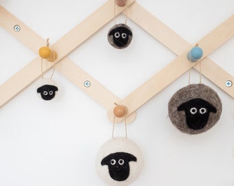 Decoraciones de ovejas de fieltro hechas a mano / Adorno de Pascua o primavera / Hermosa idea de regalo