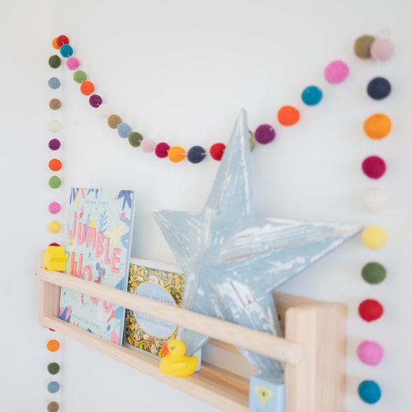 Regenbogen farbige Pom Pom Filzkugel Girlande | Bunte Wimpelkette | Schlafzimmer, Kinderzimmer, Kinder Spielzimmer Dekor | Kinderzimmer Wandbehang