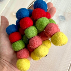 Llavero con bola de fieltro brillante y llamativo / llavero multicolor / hermoso obsequio o presente