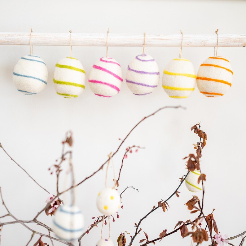 Huevos de Pascua de fieltro hechos a mano / Decoración de árbol de Pascua en colores pastel vibrantes / Exhibición de canastas de Pascua imagen 8