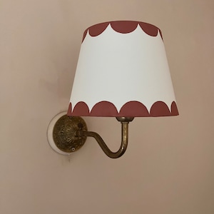 Scalloped lampshade