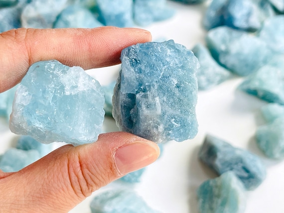 27 Ct. Natural Rough Raw Aqua Sky Aquamarine Stone for Tumbling, 並行輸入品