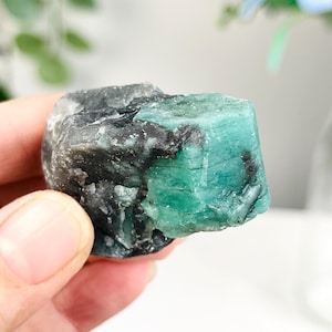 Esemplare di smeraldo, esemplare di smeraldo naturale in matrice, cristallo di smeraldo, smeraldo grezzo, regalo di cristallo, collezione di minerali