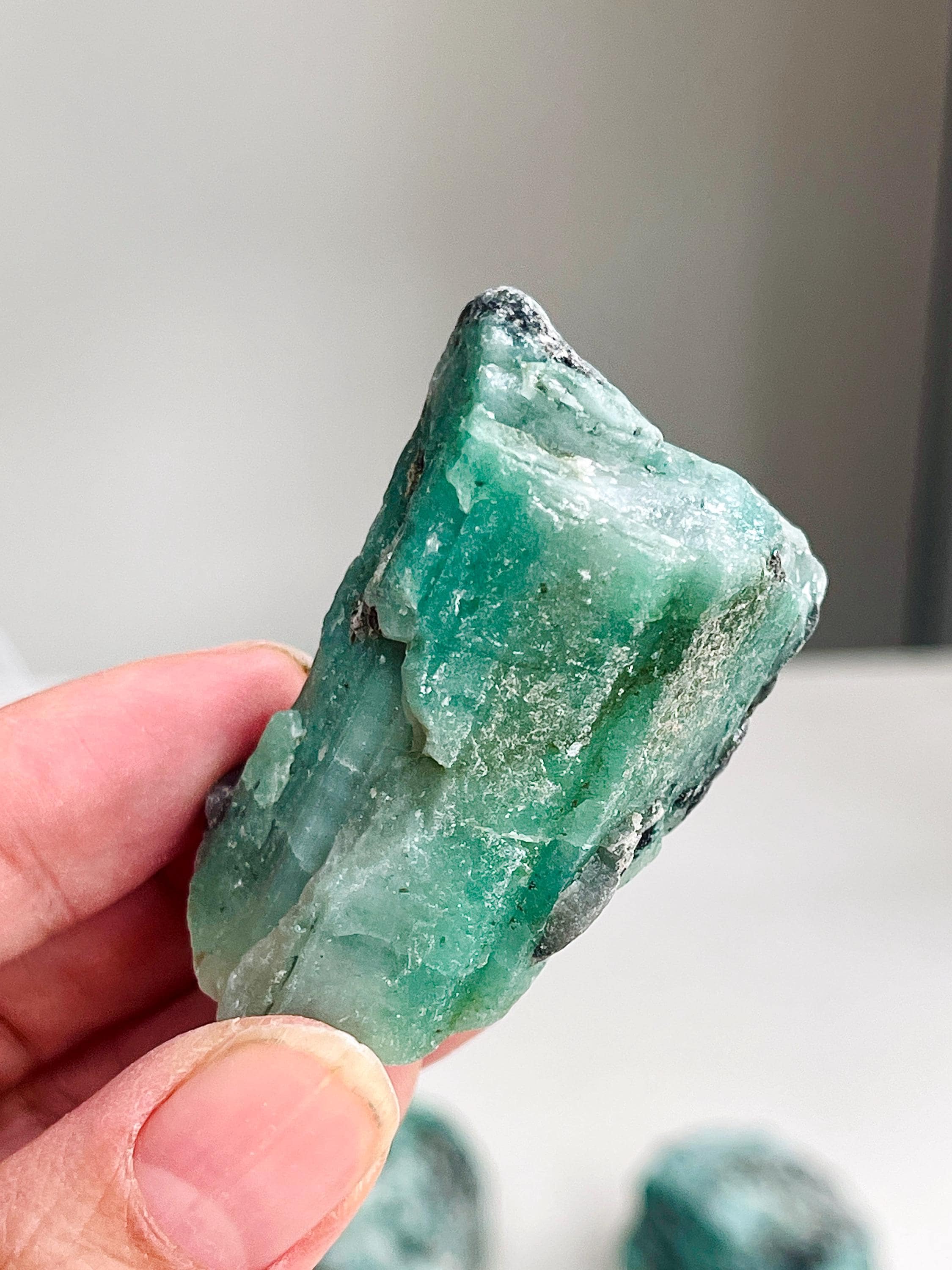 エメラルド　宝石鉱物標本 天然エメラルド標本：母岩付き原石、鉱物コレクション - Etsy 日本