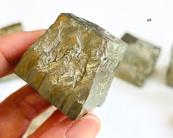 金鉱石　鉱物標本　鉱物 il_340x270.3969457654_15wn.jpg