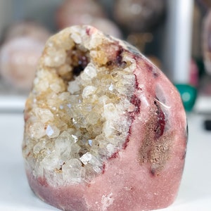Ametista rosa forma libera, 3,8 kg di cristallo di ametista rosa super druzy forma libera, base di taglio di ametista rosa, regalo di cristallo, cristallo di dichiarazione