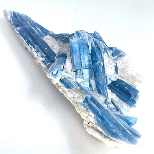 Blaues Kyanit-Muster, AAA-Blau-Kyanit mit Calcitkristall, natürliches rohes blaues Kyanit-Muster, blaue Kyanit-Klinge, Chakra