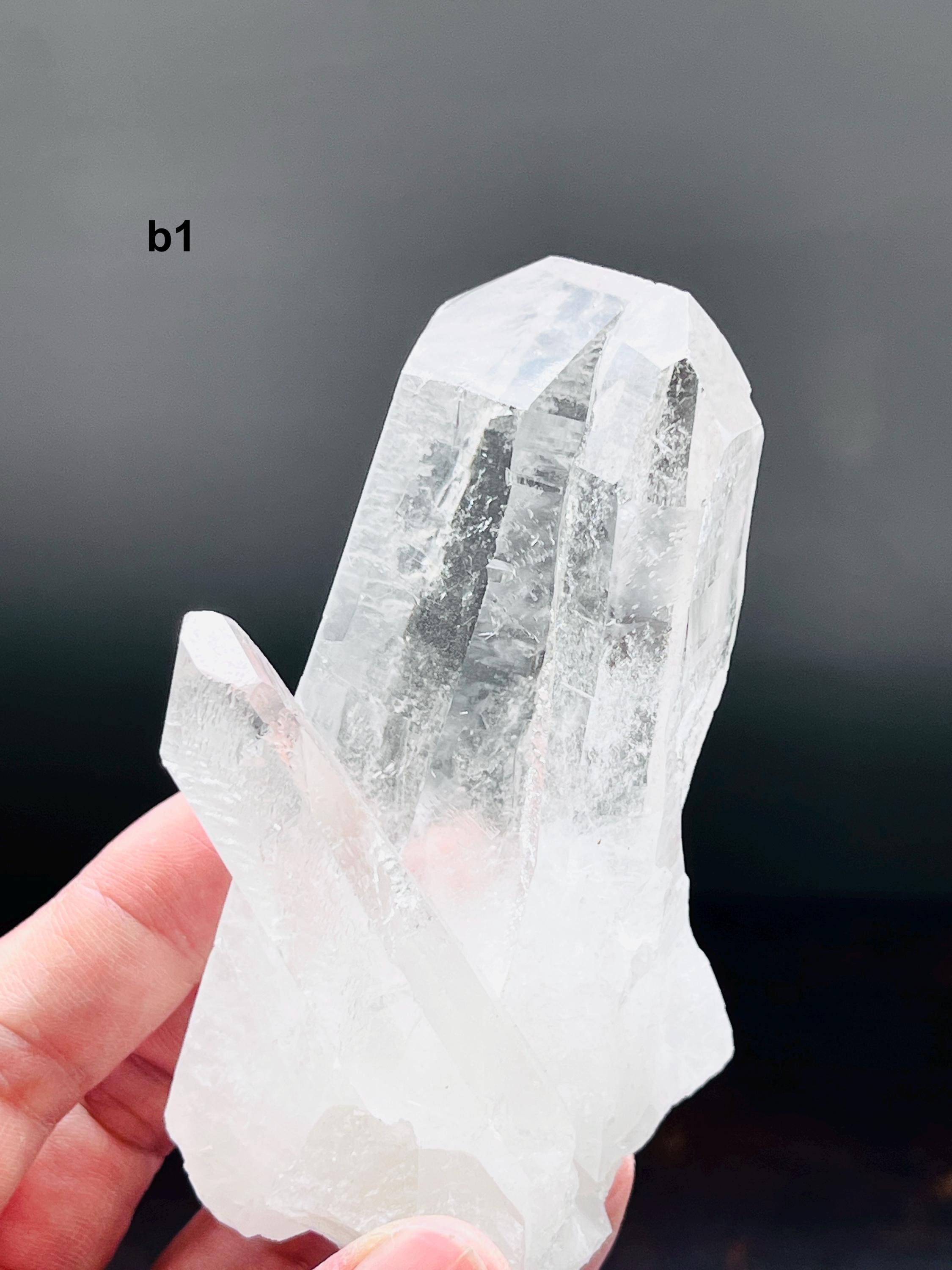 ブラジル産クリアクォーツクラスター：天然ヒーリングクリスタル形成