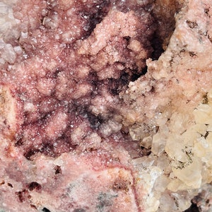 Ametista rosa a forma libera, 1,19 kg di cristalli di ametista rosa super drusa, incredibile ametista rosa a forma libera