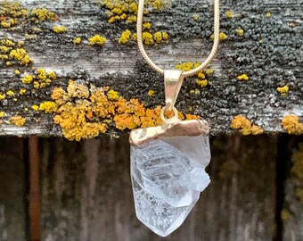 Quartz Crystal Necklace • Small Crystal Necklace • Small Quartz Necklace • Crystal Necklace • Clear Quartz • Gold Necklace • Raw Crystal •