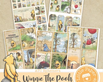 Può includere: Un set di carta digitale per album di ritagli stampabile a tema Winnie the Pooh con immagini di Winnie the Pooh, Piglet, Eeyore e Tigger. La carta è progettata in stile vintage con un aspetto usurato e include testo in francese e inglese.