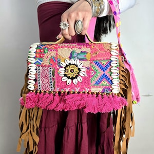 Hand bestickt Rajasthan Indien Handtasche, Banjara Boho Stammes Patchwork Kauri Muschel Perlenarbeit, Hand genähte ethnische Umhängetasche