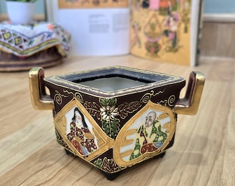 1940s Antique Gorgeous Japanese Satsuma Porcelain Incense Burner Pot / Hand painted depicting Geisha Figurines