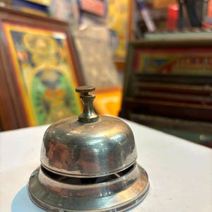 1920er Jahre Vintage Empfangsglocke Theke Glocke / Metall Bellhops Glocke / Antike Service Schreibtischglocke Ladenglocke Rufen Sie sie in einwandfreiem Zustand an